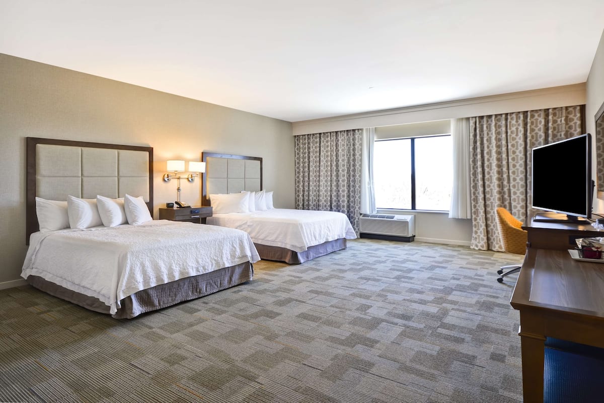 Blackout curtains, free cots/infant beds, free WiFi, bed sheets