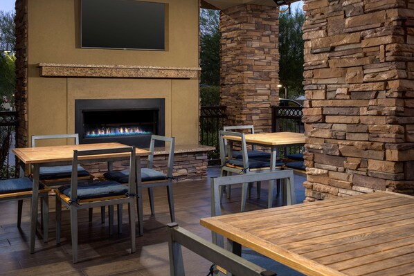 Terrace/patio - Hampton Inn & Suites Phoenix Tempe (Tempe)