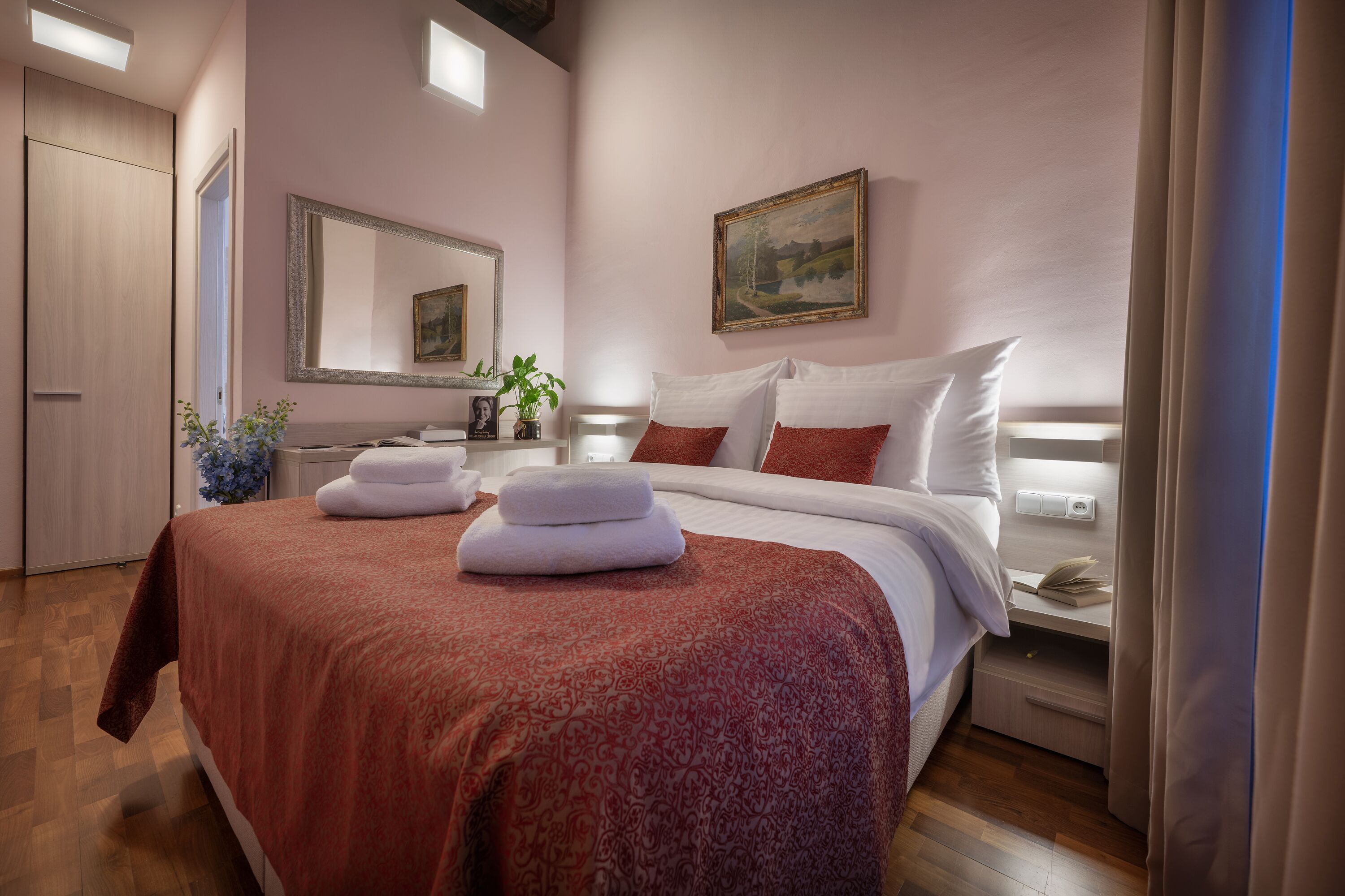 Standard Double Room | Minibar, in-room safe, individually decorated, individually furnished