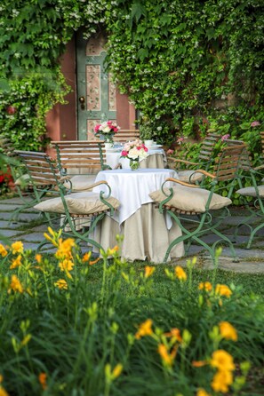 Daily continental breakfast (EUR 15 per person) - Villa Ines (Venice)