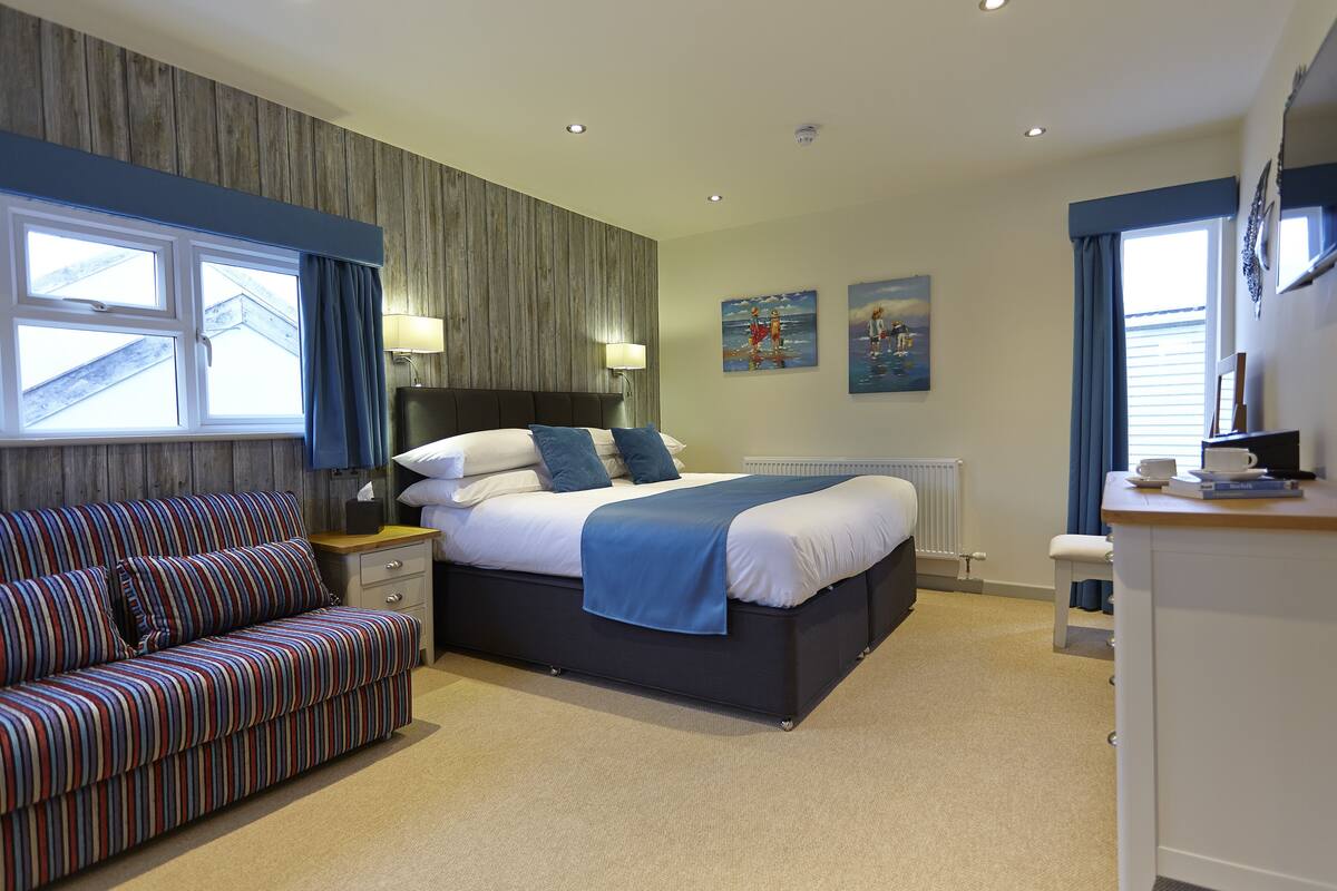 Family Room | Desk, iron/ironing board, cots/infant beds, free WiFi