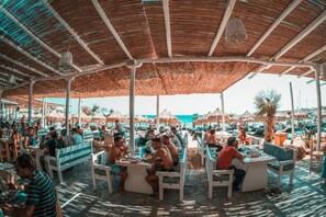 Breakfast, lunch and dinner served - Paradise Beach Resort (Mykonos)