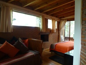 Egyptian cotton sheets, premium bedding, down comforters - La Casa del Rio (Valle de Bravo)