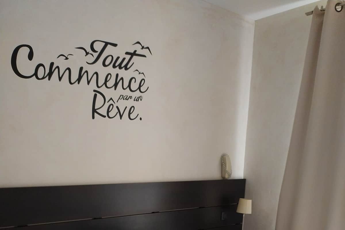 Standaard tweepersoonskamer | Luxe beddengoed, een minibar met enkele gratis items
