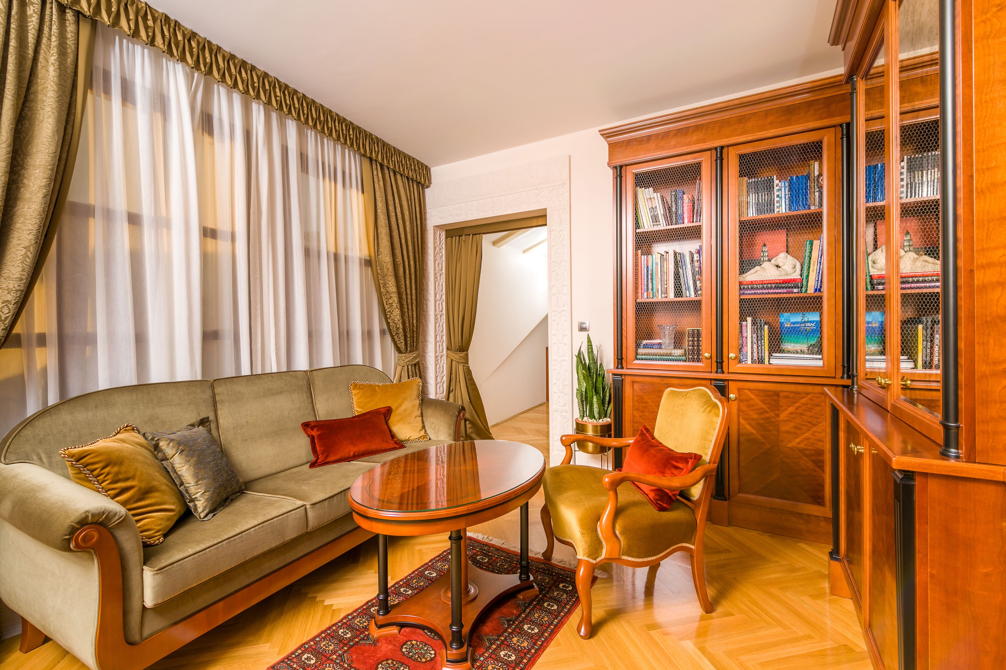 deluxe suite | living area | flat-screen tv