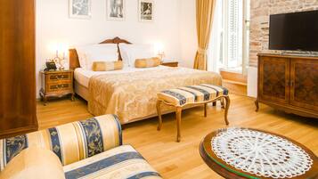 Deluxe Double Room, Balcony | Egyptian cotton sheets, premium bedding, minibar, in-room safe