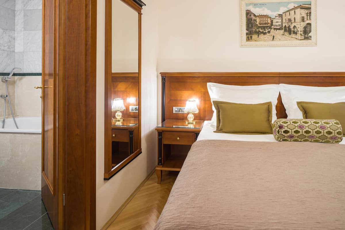 deluxe double room | egyptian cotton sheets, premium bedding, minibar, in-room safe