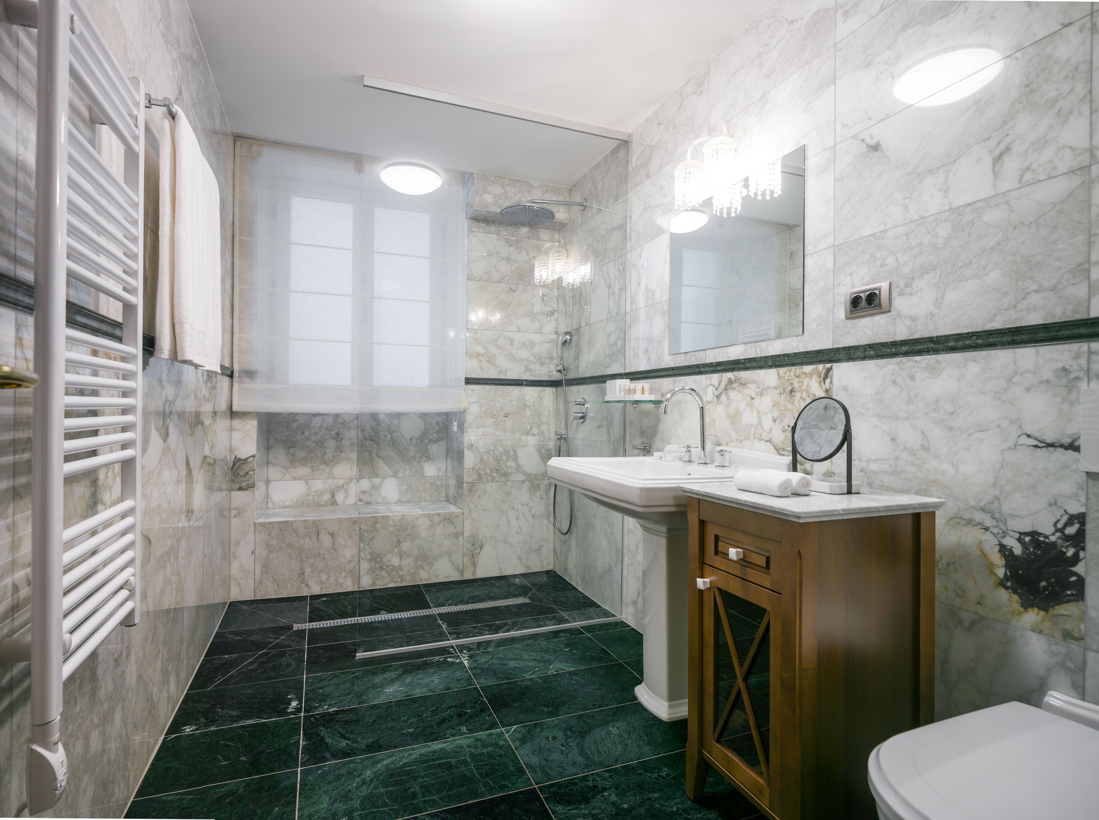 deluxe double room, balcony | bathroom | free toiletries, hair dryer, bathrobes, slippers