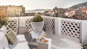 Deluxe Suite | Terrace/patio