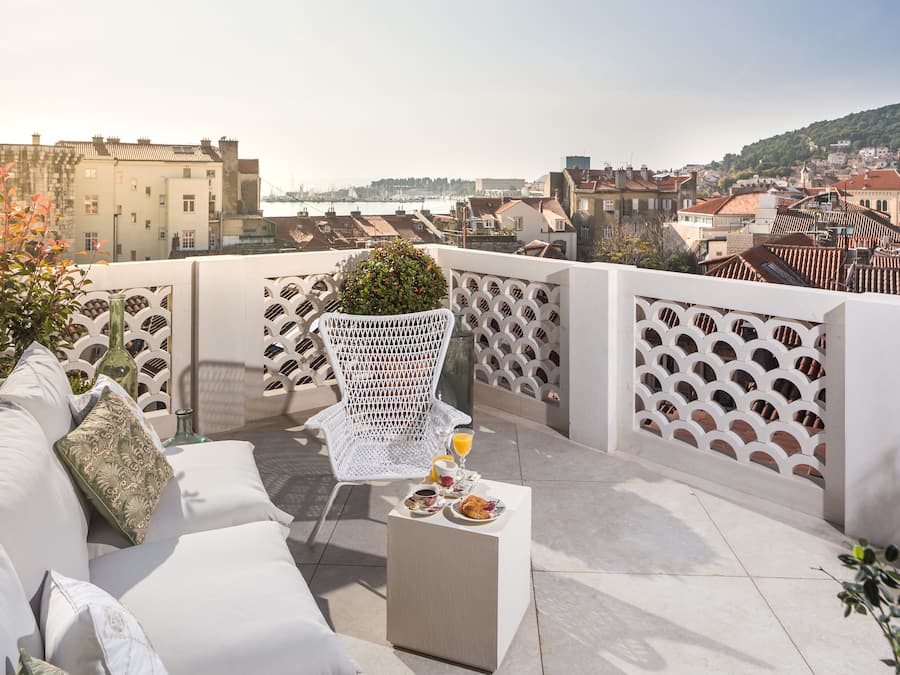 Deluxe Suite | Terrace/patio