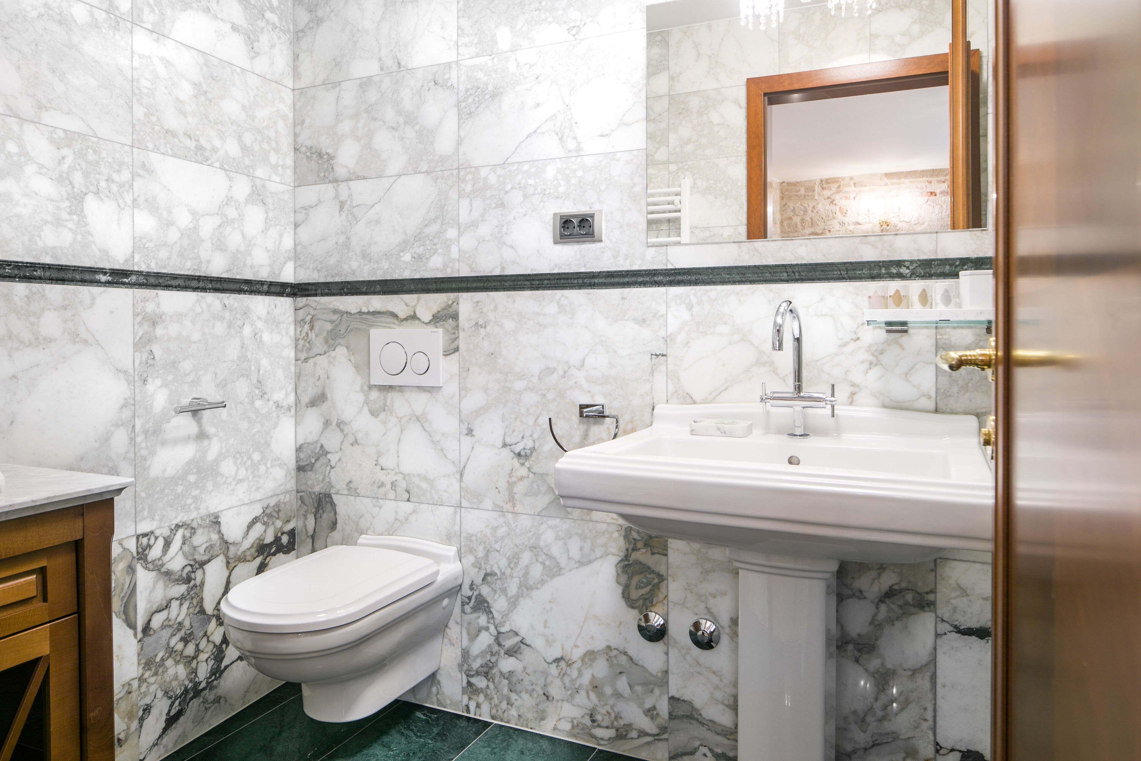 deluxe double room, balcony | bathroom | free toiletries, hair dryer, bathrobes, slippers