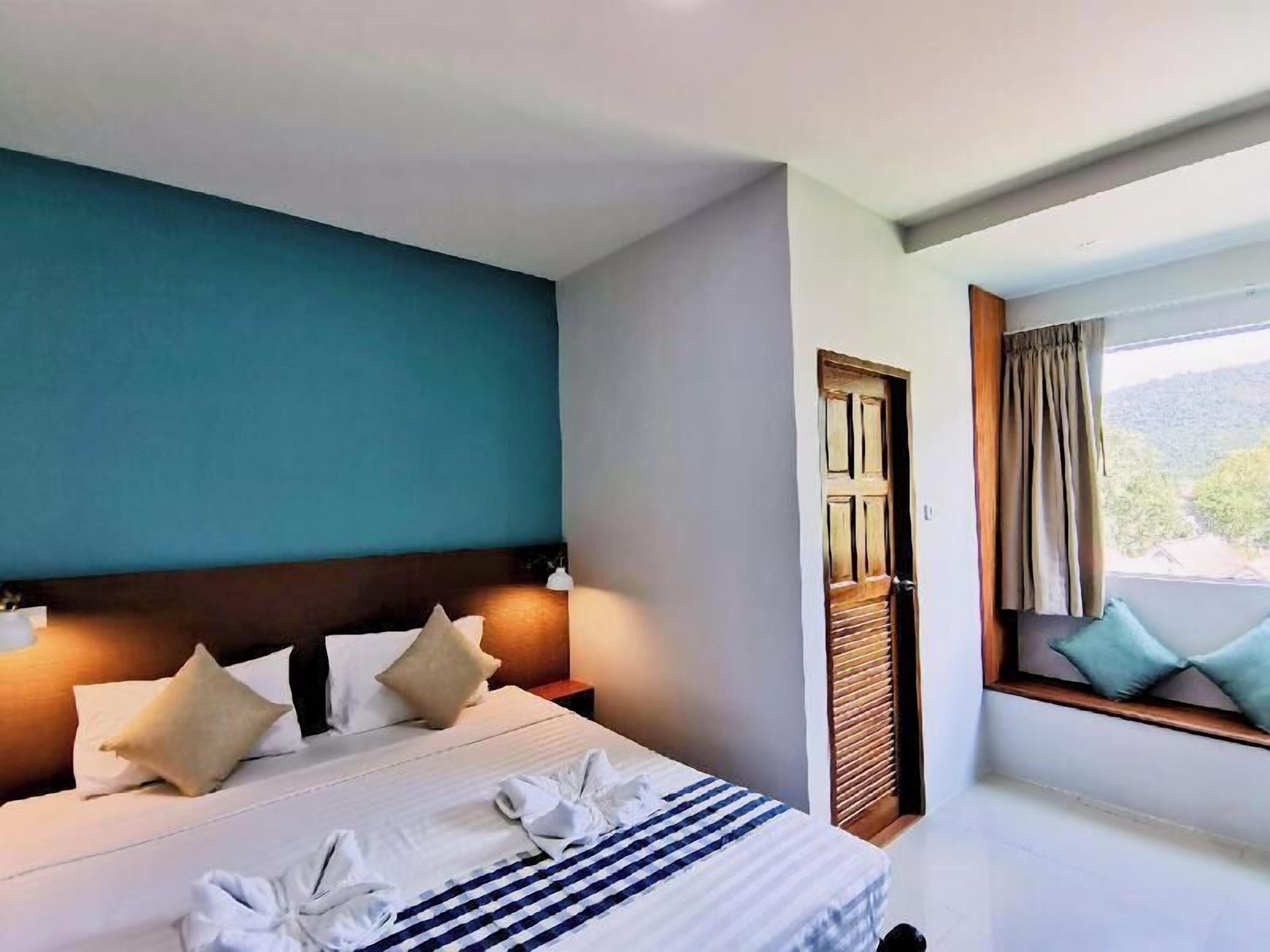 In-room safe, desk, laptop workspace, blackout drapes