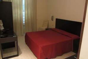 Standard Room | In-room safe, desk, free WiFi - Relais San Marco (Rome)