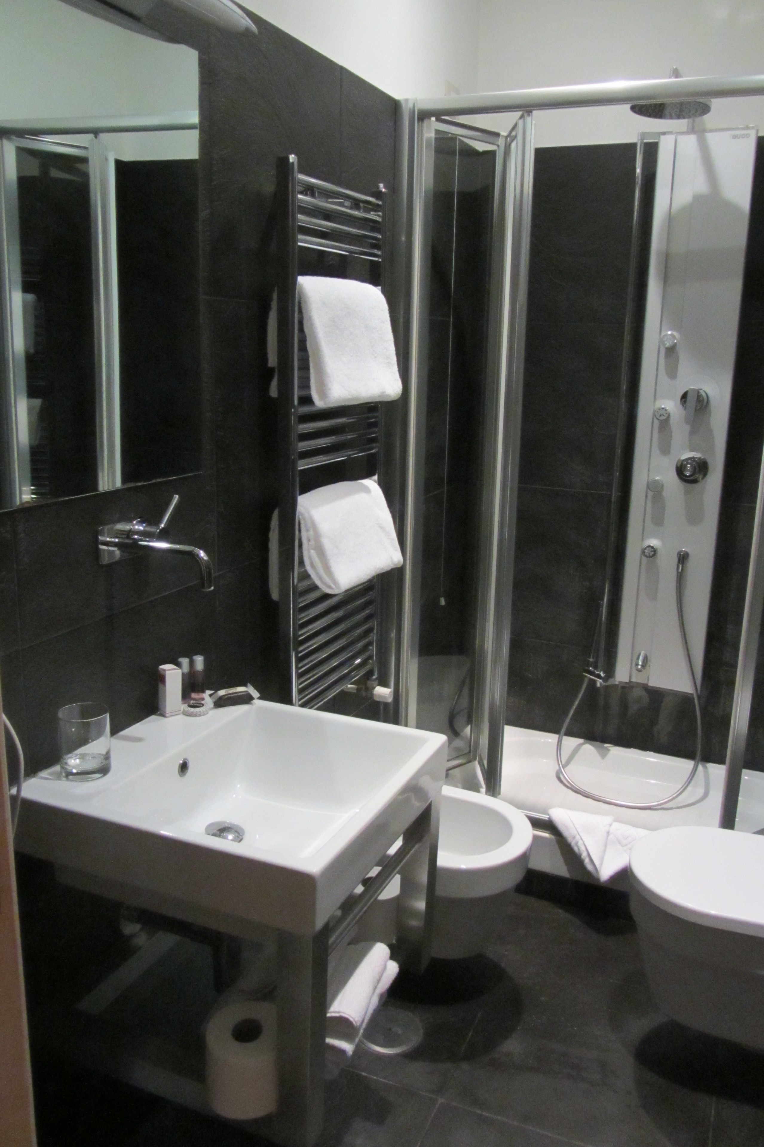 Standard Room | Bathroom