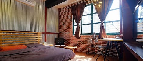 Ropa de cama de alta calidad, escritorio y cortinas blackout