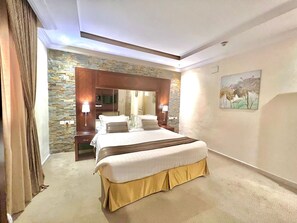 In-room safe, free WiFi, bed sheets - loren serviced Apartment Alslamah (Jeddah)
