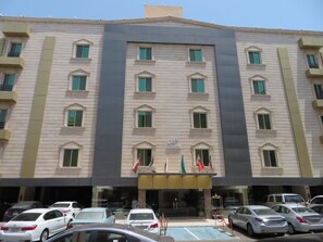 Front of property - loren serviced Apartment Alslamah (Jeddah)