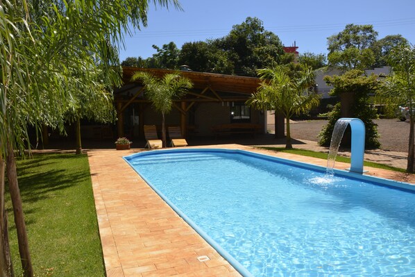 Outdoor pool - Hotel Salzburgo (Presidente Franco)