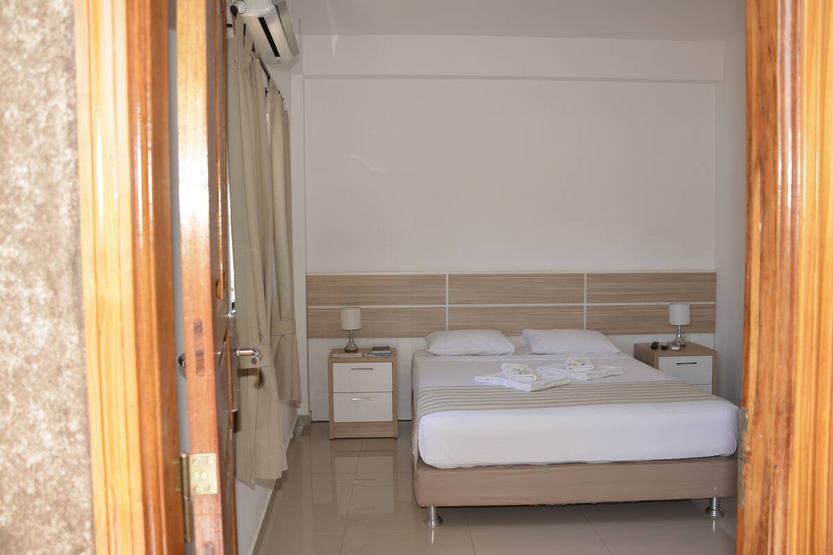 Double Room, 1 Katil Kelamin (Double) | Bar mini, meja, katil lipat simpan/tambahan, Wi-fi percuma 
