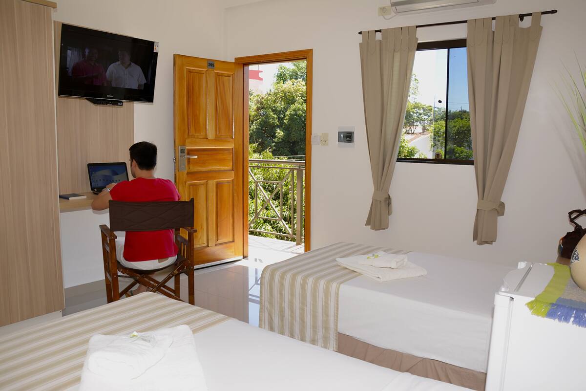 Twin Room, 2 Katil Bujang (Single) | Bar mini, meja, katil lipat simpan/tambahan, Wi-fi percuma 