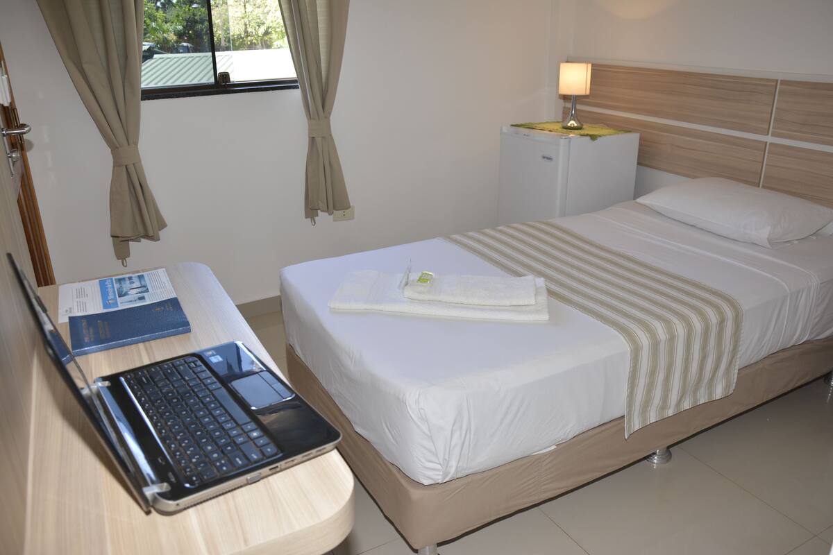 Single Room | Bar mini, meja, katil lipat simpan/tambahan, Wi-fi percuma 