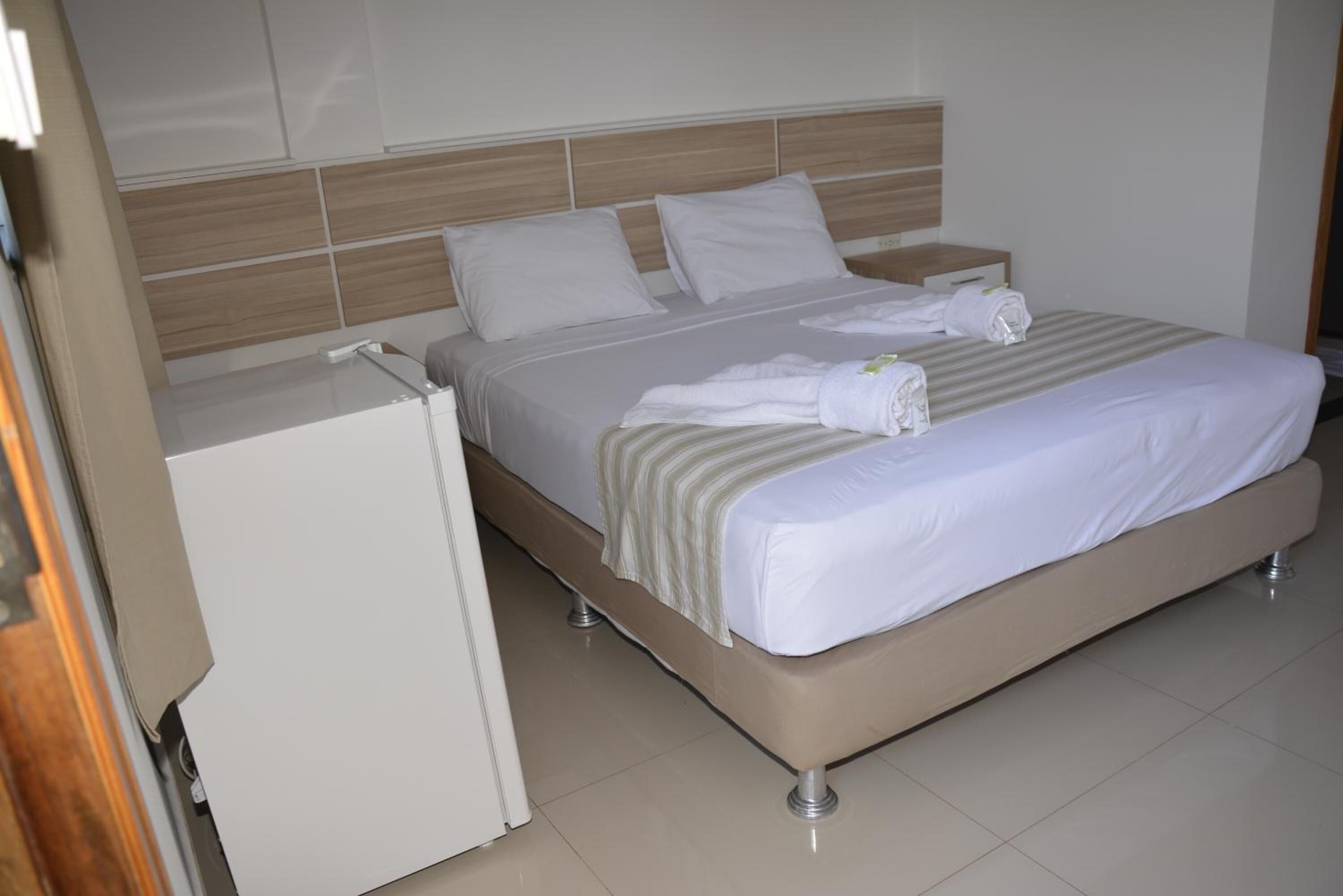 Minibar, escritorio, camas extra y wifi gratis 