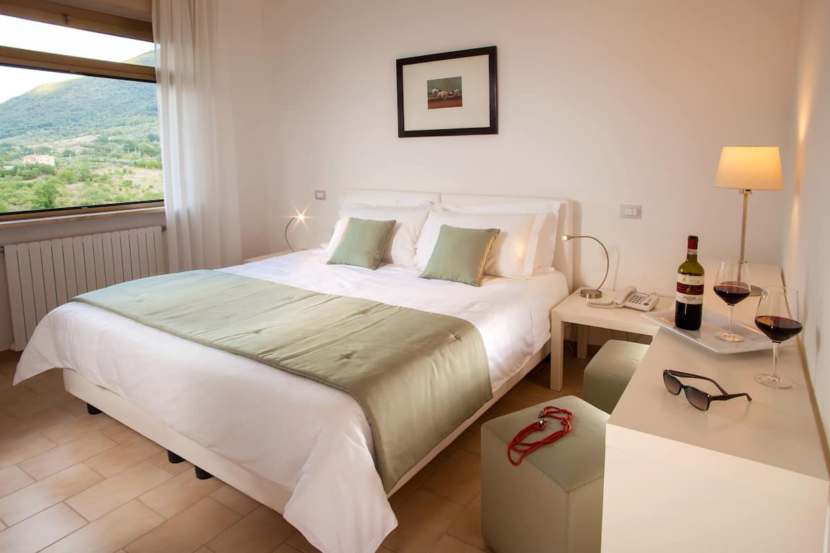 in-room safe, individually furnished, desk, laptop workspace