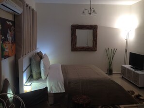 Studio | Iron/ironing board, free cribs/infant beds, free WiFi