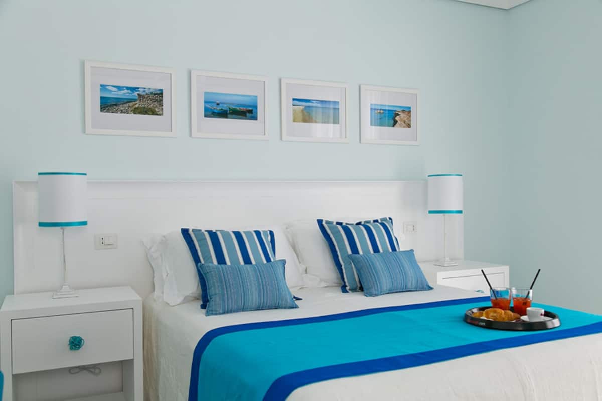 Superior Room, Balcony | 1 bedroom, minibar, in-room safe, desk