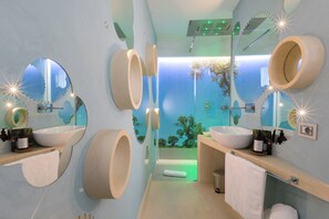 Suite Junior, balcone | Bagno | Doccia, set di cortesia gratuito, asciugacapelli