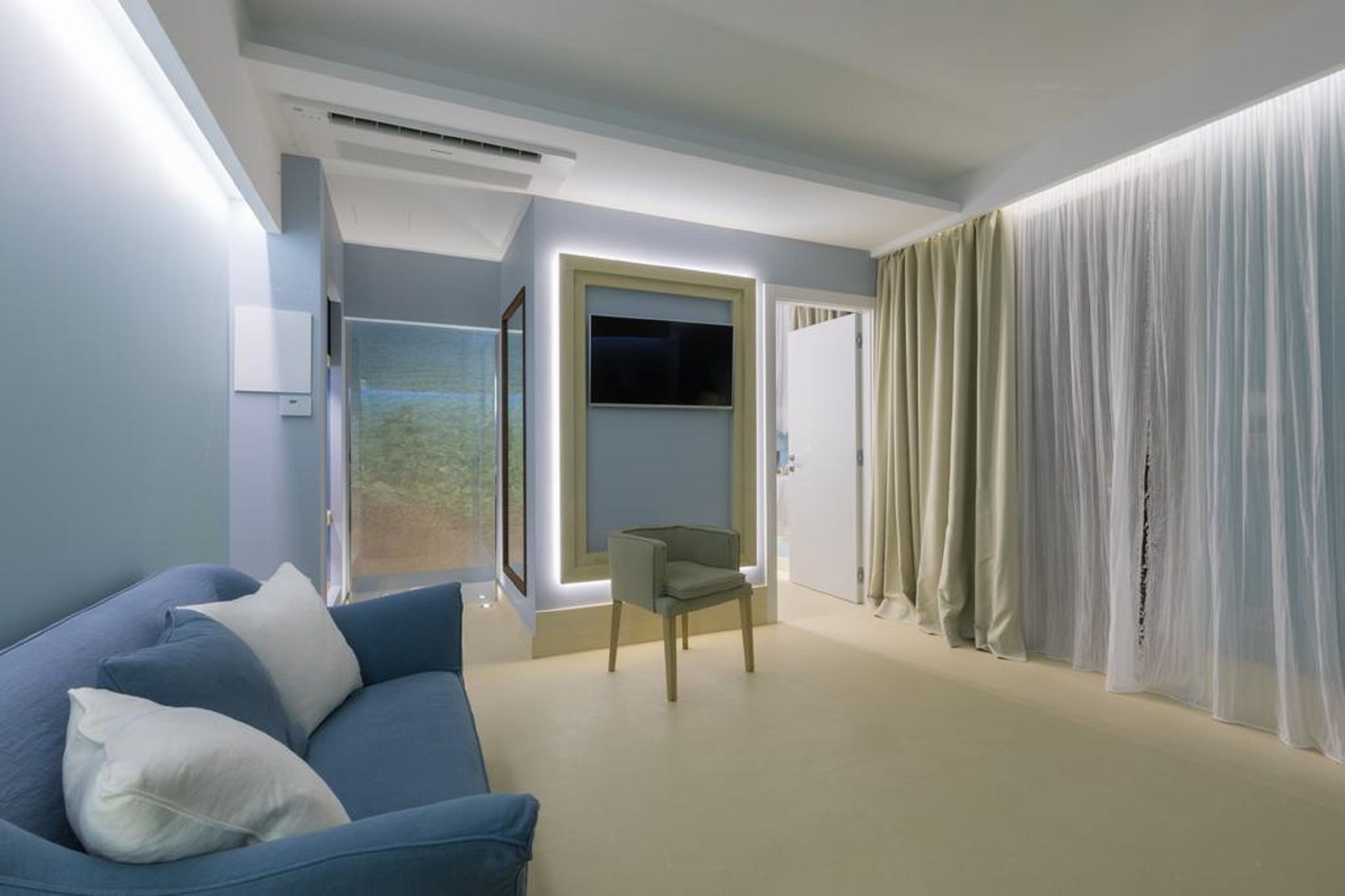 junior double room, patio | living area | flat-screen tv