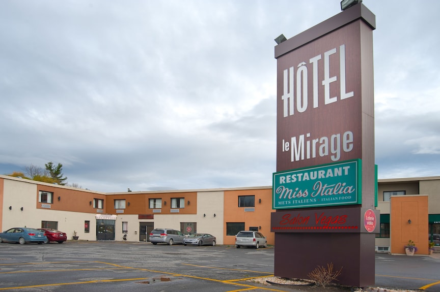 Hotel Le Mirage / #CanadaDo / Best Places to Stay in Brossard