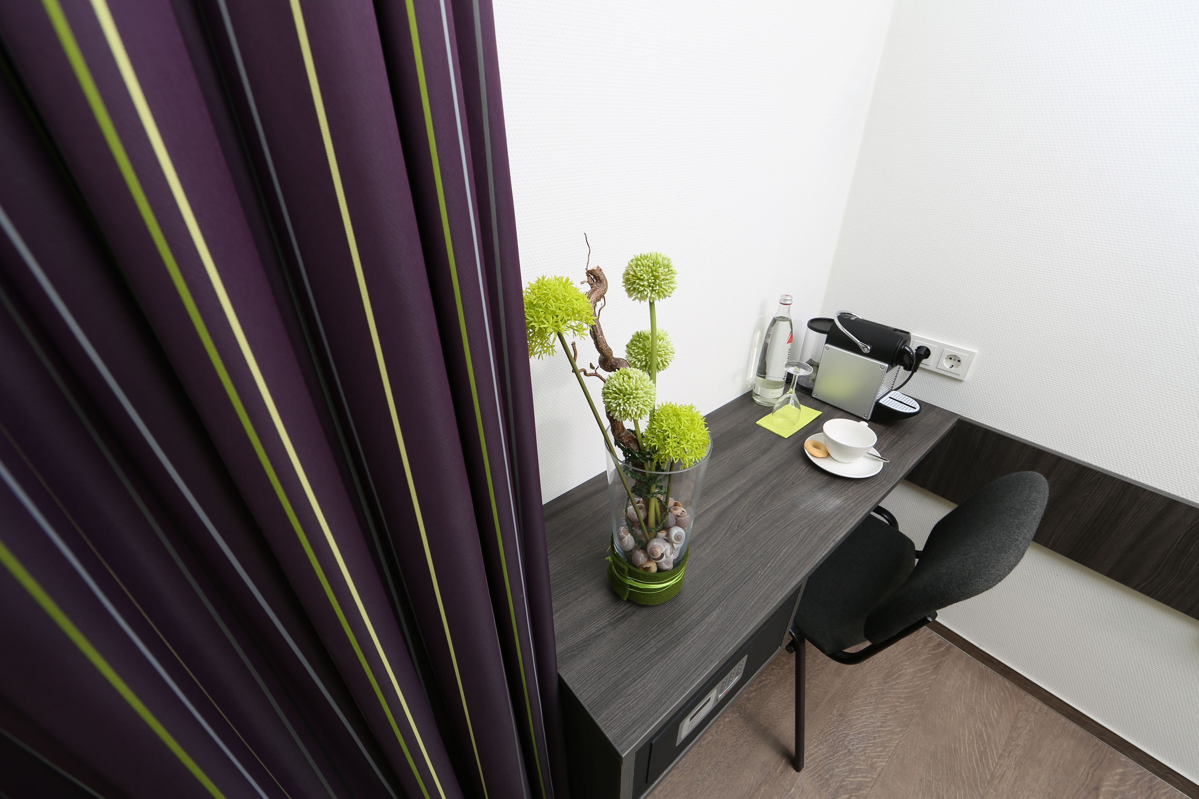 in-room business centre