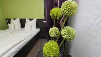 Hypo-allergenic bedding, in-room safe, desk, soundproofing