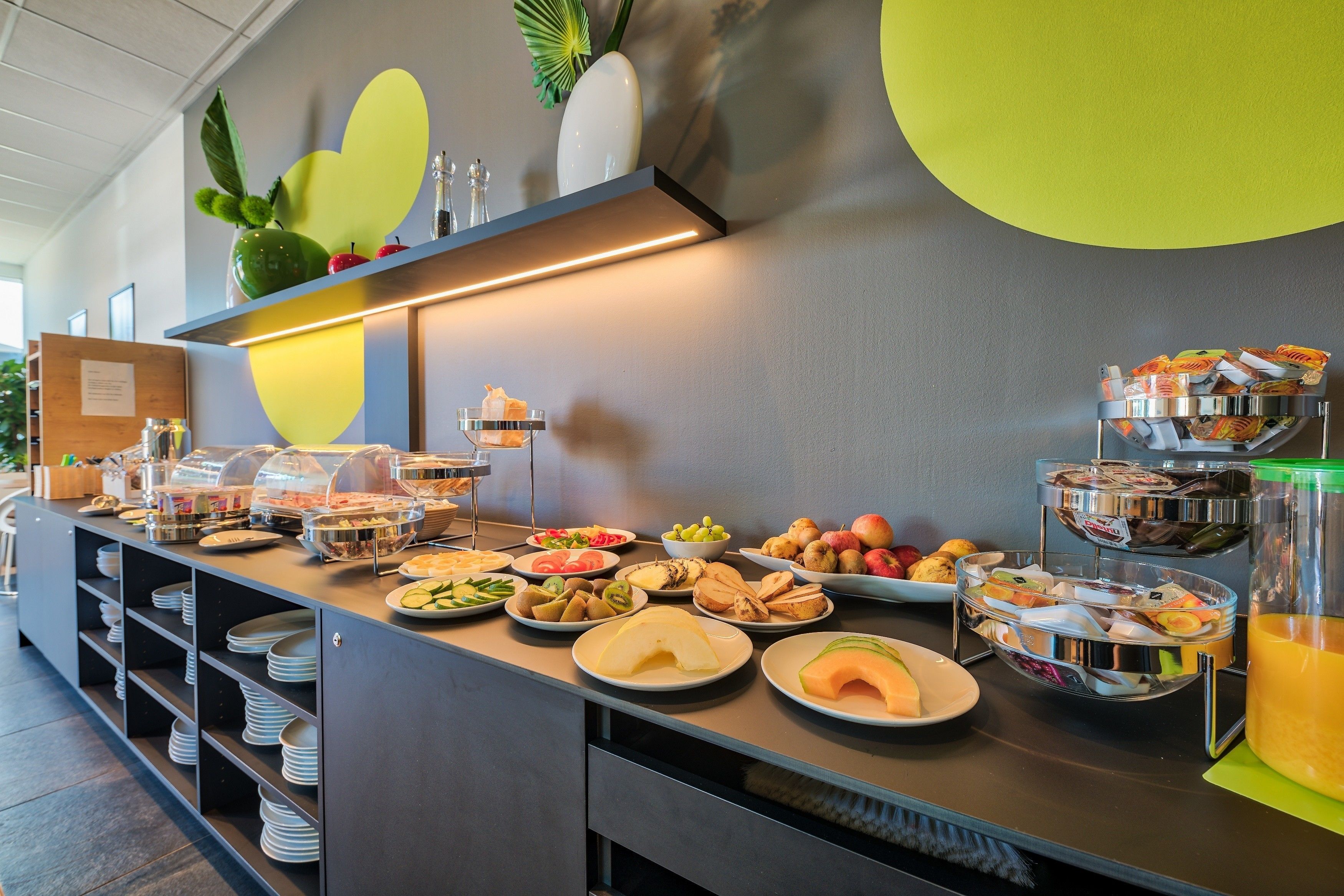 daily buffet breakfast (eur 16 per person)