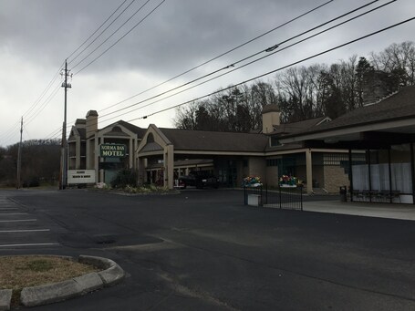 Norma Dan Motel Near Dolly Parton's Stampede Dinner Attraction - Image 16