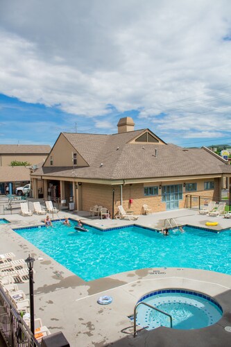 Norma Dan Motel - Near Dolly Parton's Stampede Dinner Attraction