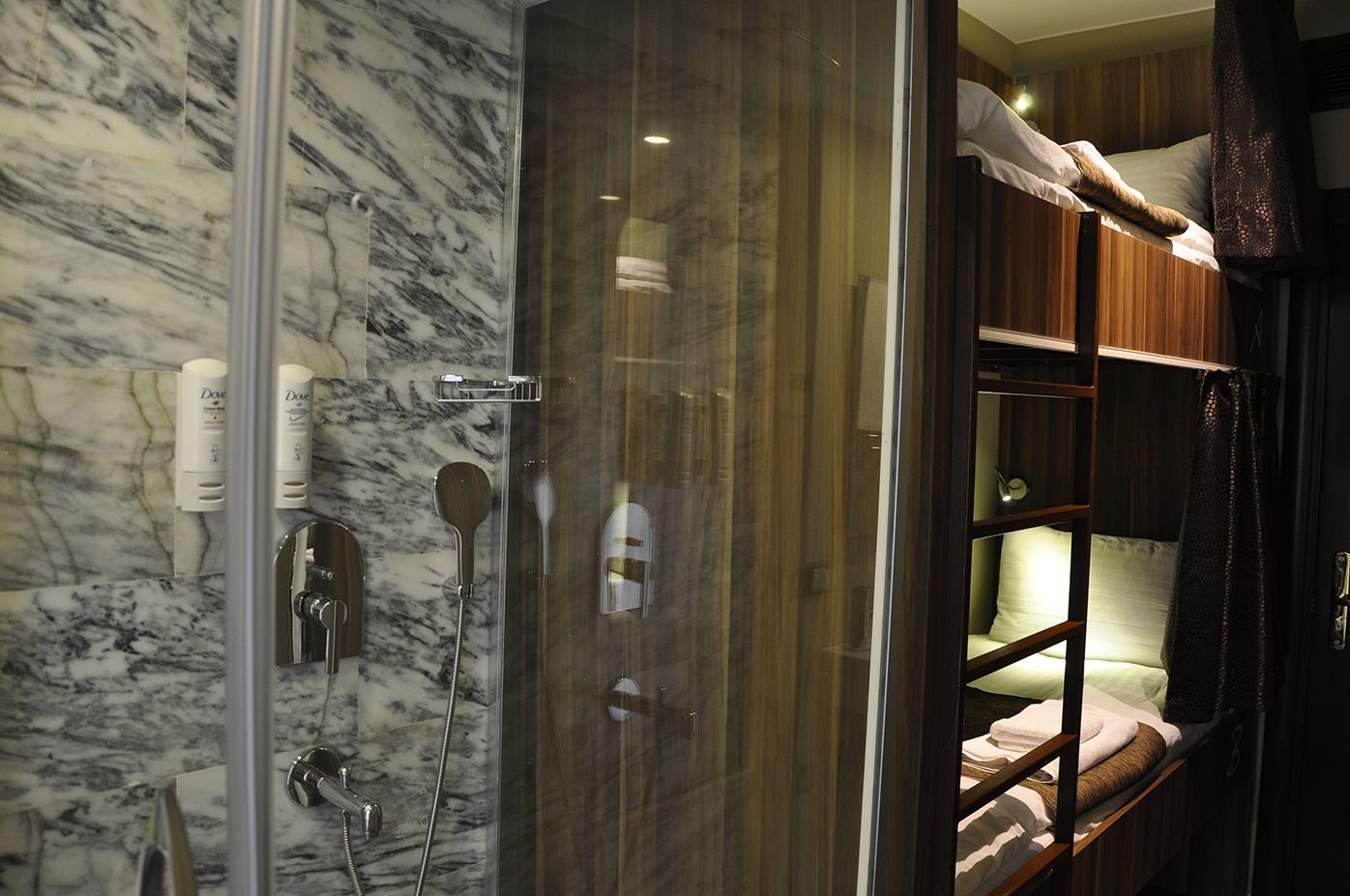 twin room | in-room safe, desk, soundproofing, free wifi