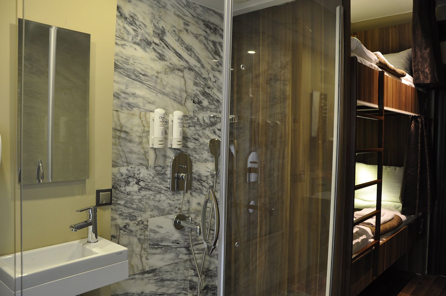 twin room | in-room safe, desk, soundproofing, free wifi