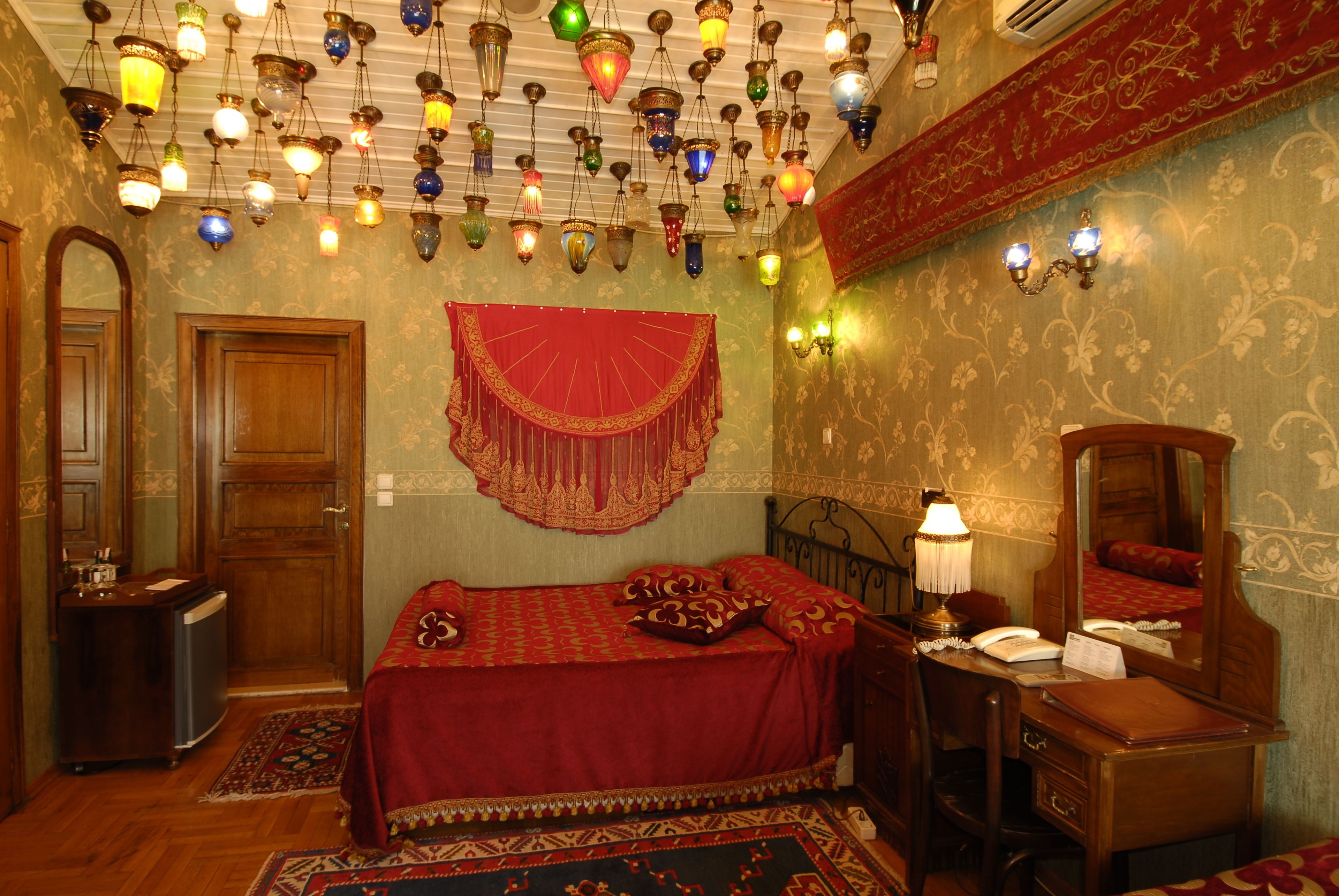 triple room | 1 bedroom, minibar, in-room safe, desk