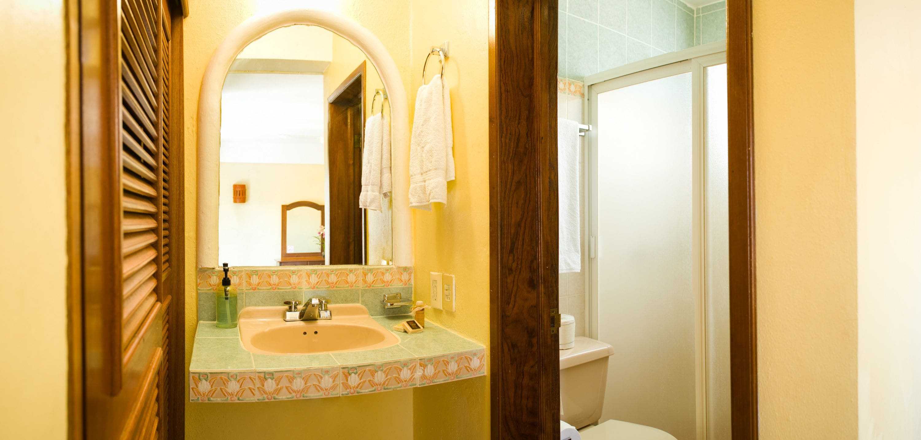 standard double room | bathroom | shower, hair dryer, towels
