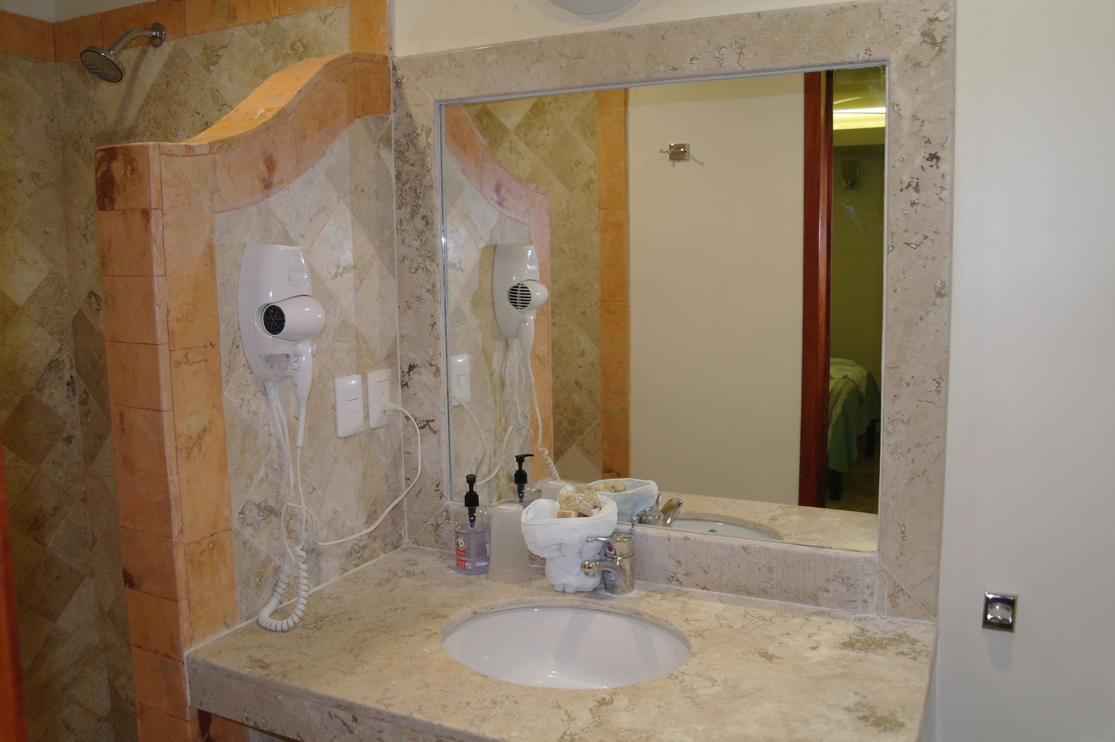 standard double room | bathroom sink