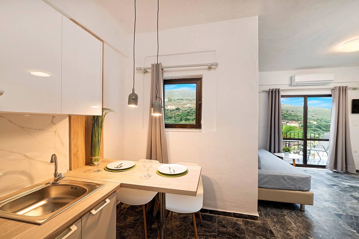 room | private kitchen | fridge, microwave, stovetop, coffee/tea maker