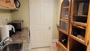 Superior Suite, Ensuite | Private kitchen | Fridge, coffee/tea maker