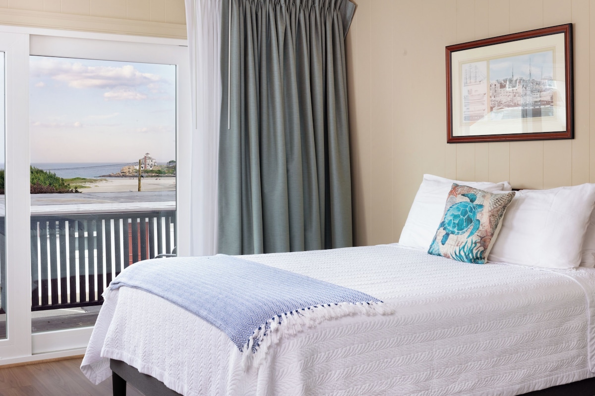 Deluxe Room, 2 Queen Beds | Desk, blackout drapes, iron/ironing board (on request), WiFi (free)
