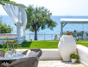 Terrace/patio - Acrotel Athena Villa (Sithonia)