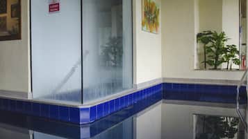 Indendørs pool
