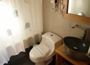 Family Cabin with 1 double bed or 2 single beds | Bathroom