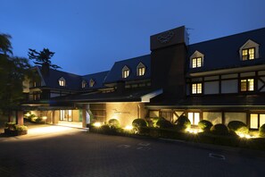 Front of property – evening/night - Marroad Hakone (Hakone)