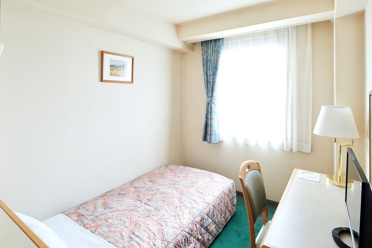 Desk, blackout curtains, free WiFi, bed sheets